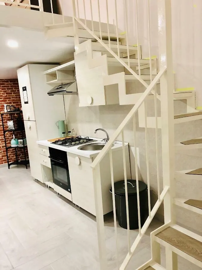 Suite169 Bari 0*,
